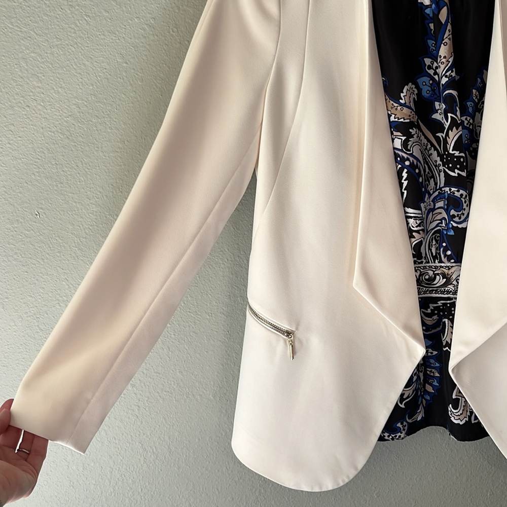 White House Black Market Ivory Blazer with Zippered Pockets - Picture 2 of 10